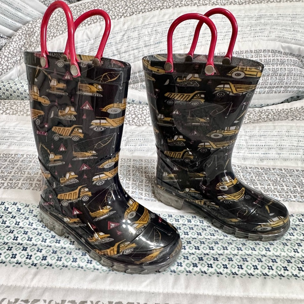 Todder Boys Black & Yellow Construction Trucks Light-Up Rain Boots, Size 8